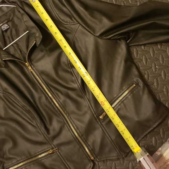 leather like jacket-removing to donate soon - Picture 10 of 11